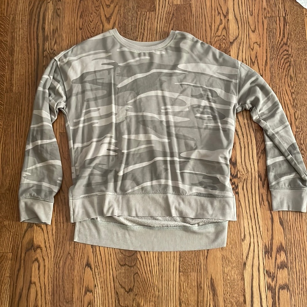 Altard State camo xs crewneck
